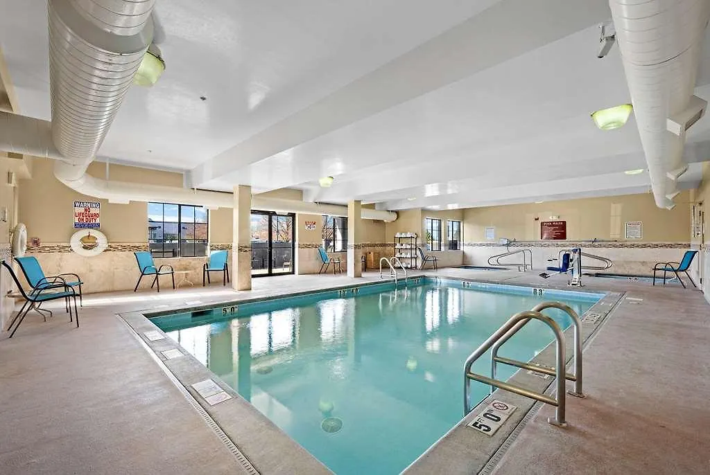 Americinn Hotel & Suites Denver International Airport 2*,