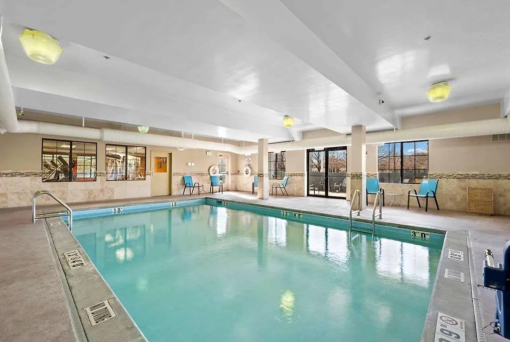 Americinn Hotel & Suites Denver International Airport 2*,