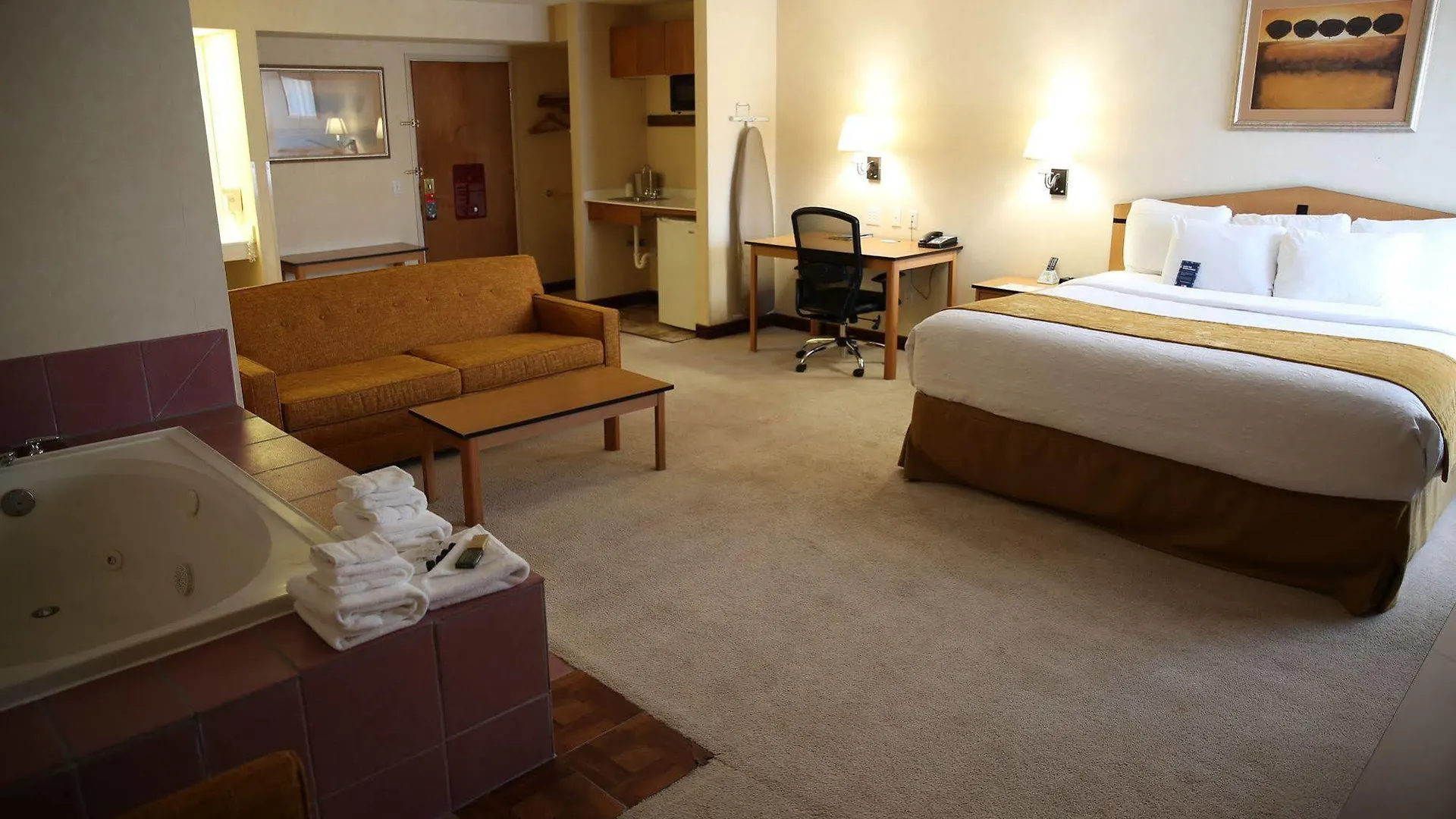 Americinn Hotel & Suites Denver International Airport 2*,